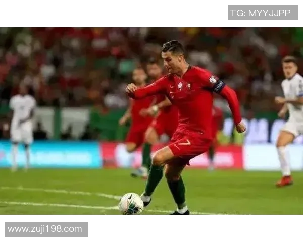 足球明星C罗铜像背后的故事与传奇人生揭秘